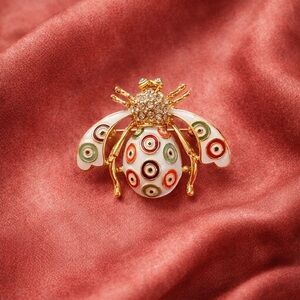 Vintage Bee White Gold Brooch